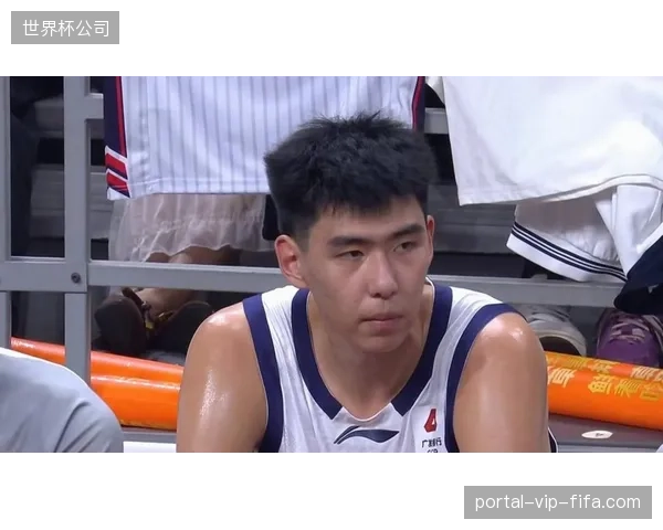 年轻中锋徐昕展现巨大防守潜力，已成为广州队内线不可或缺的防守核心